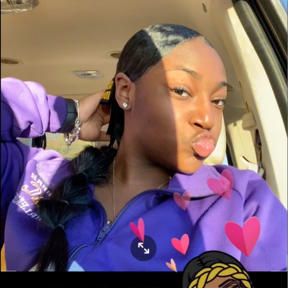 Meet your Posher, Madison - Picture 1 of 6